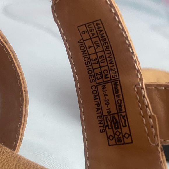 LIKE NEW VIONIC WOMENS SANDALS SIZE 6 TAN - Picture 5 of 5